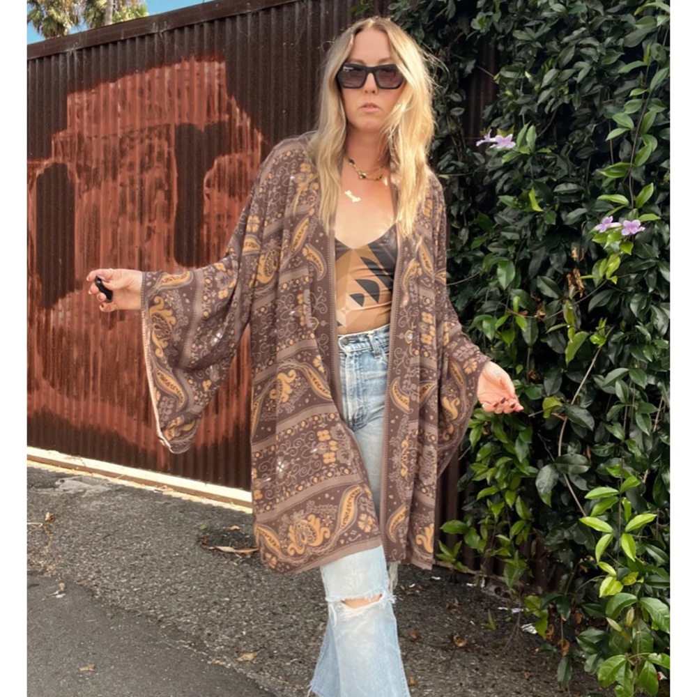 Novella Royale Hitchhiker Kimono